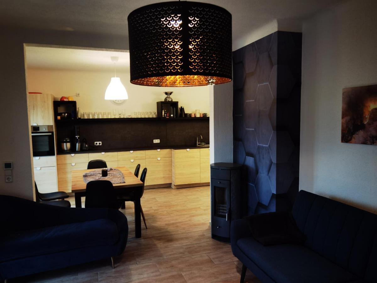 Modernes Behagliches Haus Mit Kamin, Terrasse Und Garten Magdeburg Luaran gambar