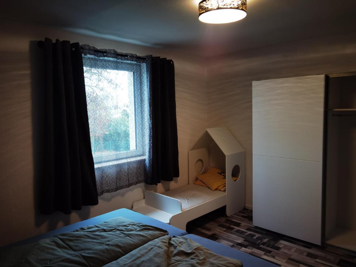 Modernes Behagliches Haus Mit Kamin, Terrasse Und Garten Magdeburg Luaran gambar